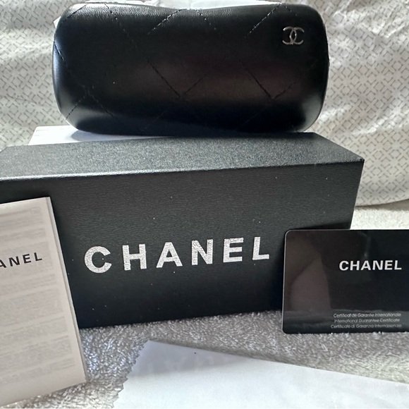 CHANEL Black Quilted Eyewear Case - Picture 1 of 4